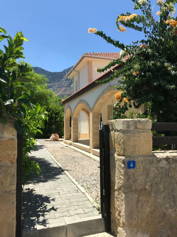 Casa Santos Kyrenia Villa Кирения Екстериор снимка